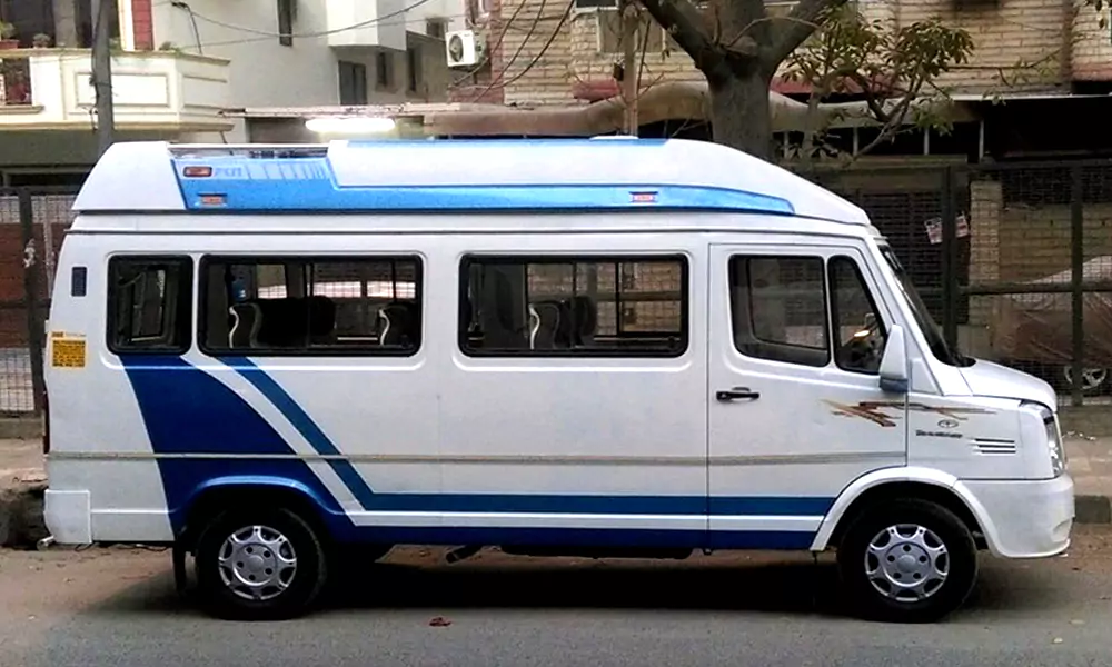 7-Seater-Luxury-Tempo-Traveller